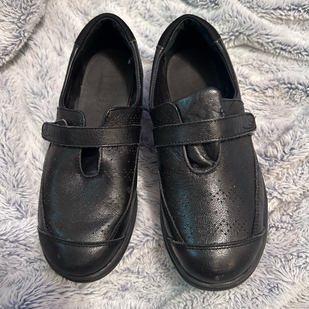 Women’s Black Apex Leather Velcro Shoes